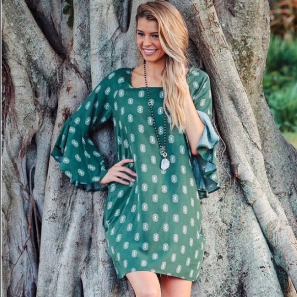 LAST ONE! 🌸 NWT Boutique Bell Sleeve Dress 🌸